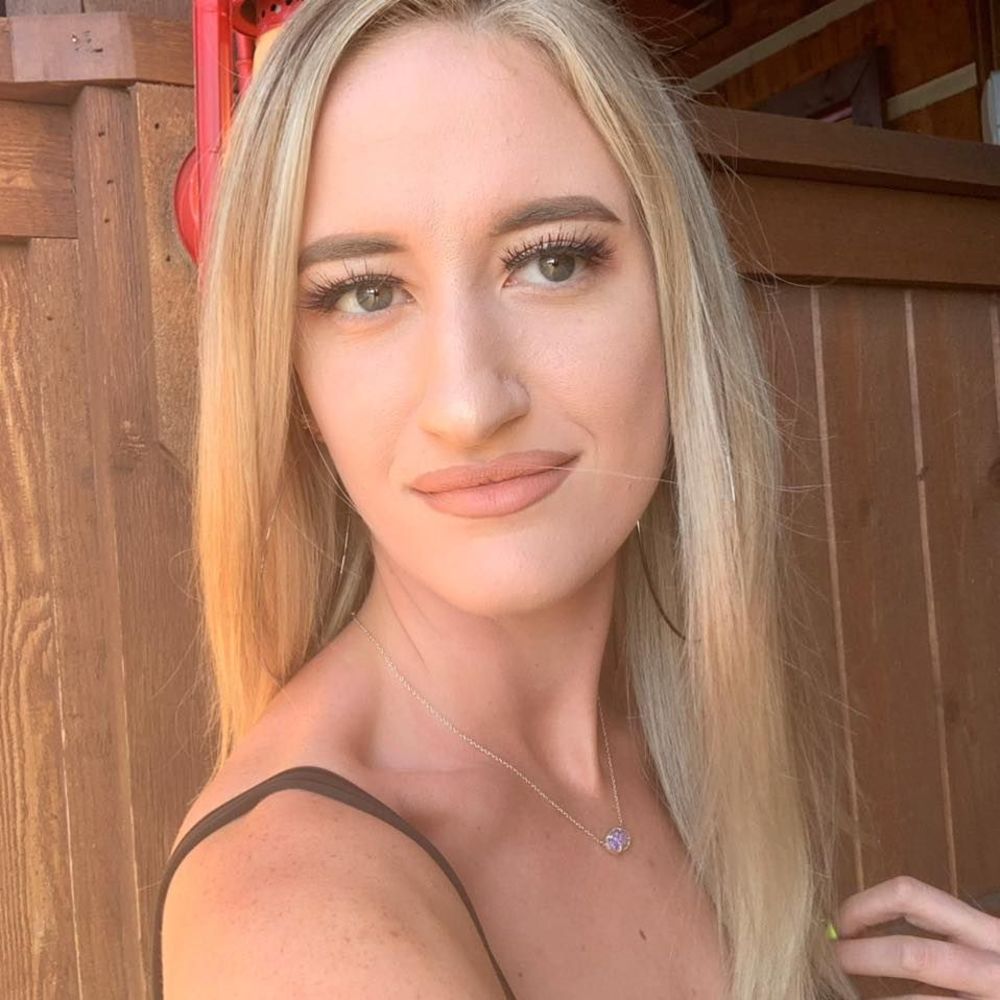 Meet your Posher, Brooke